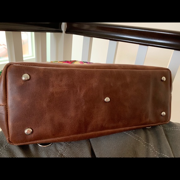 Large Handbag - Picture 6 of 6